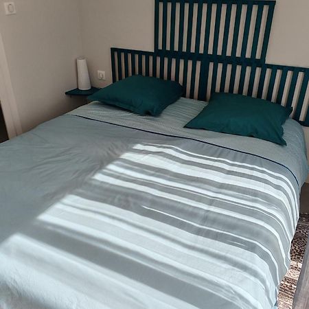 La Revetizon Bed & Breakfast Saint-Pierre-d'Amilly Exterior photo